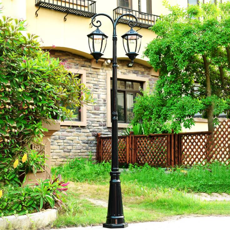 Каст Алуминиев Слънчев захранван светодиод Streetlight Style Outdoor Light Lamp Post